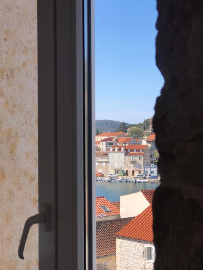 Palazzo Di Toma Leilighet Milna  Eksteriør bilde
