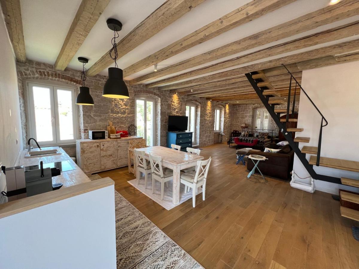 Palazzo Di Toma Leilighet Milna  Eksteriør bilde
