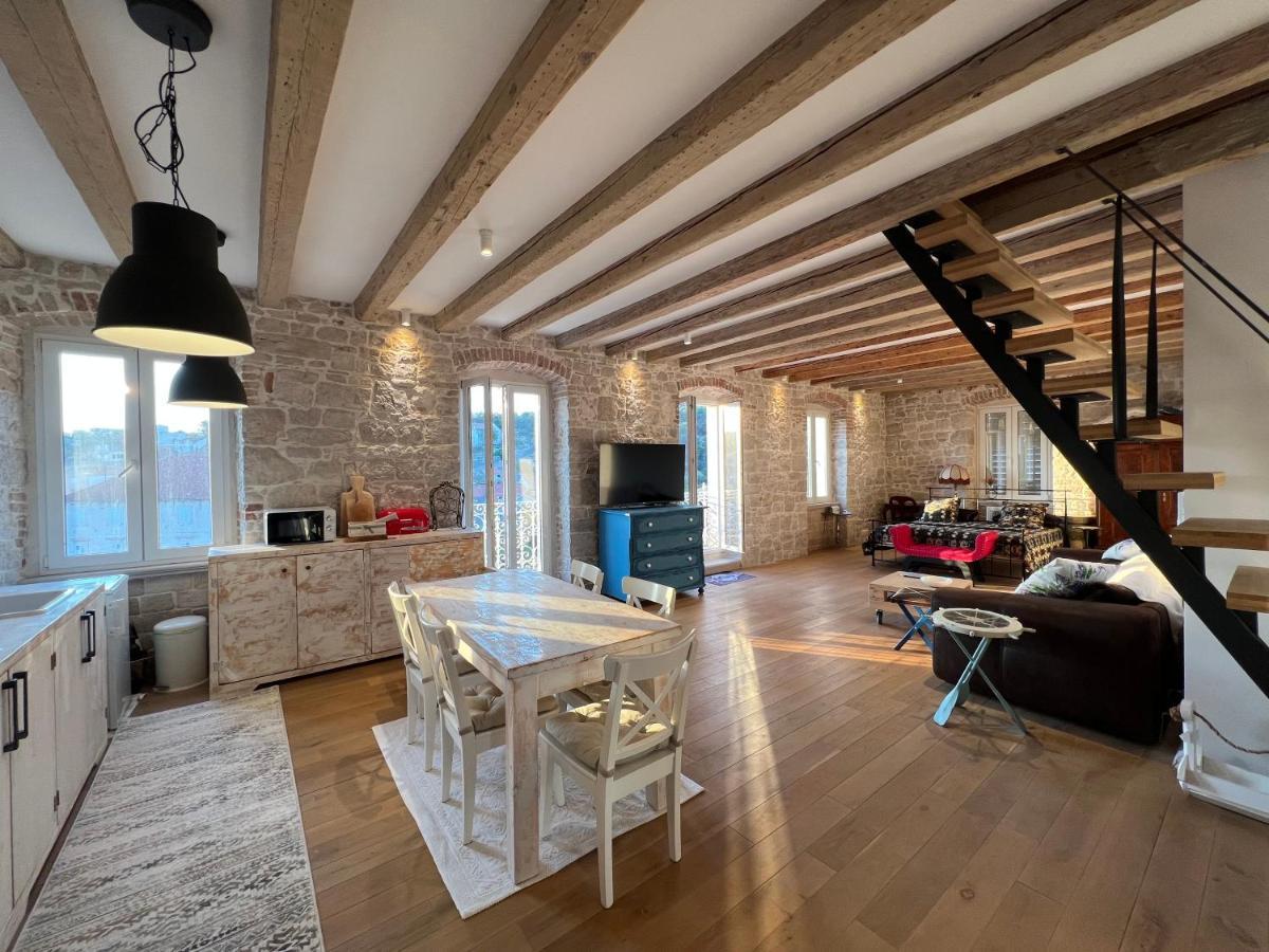 Palazzo Di Toma Leilighet Milna  Eksteriør bilde