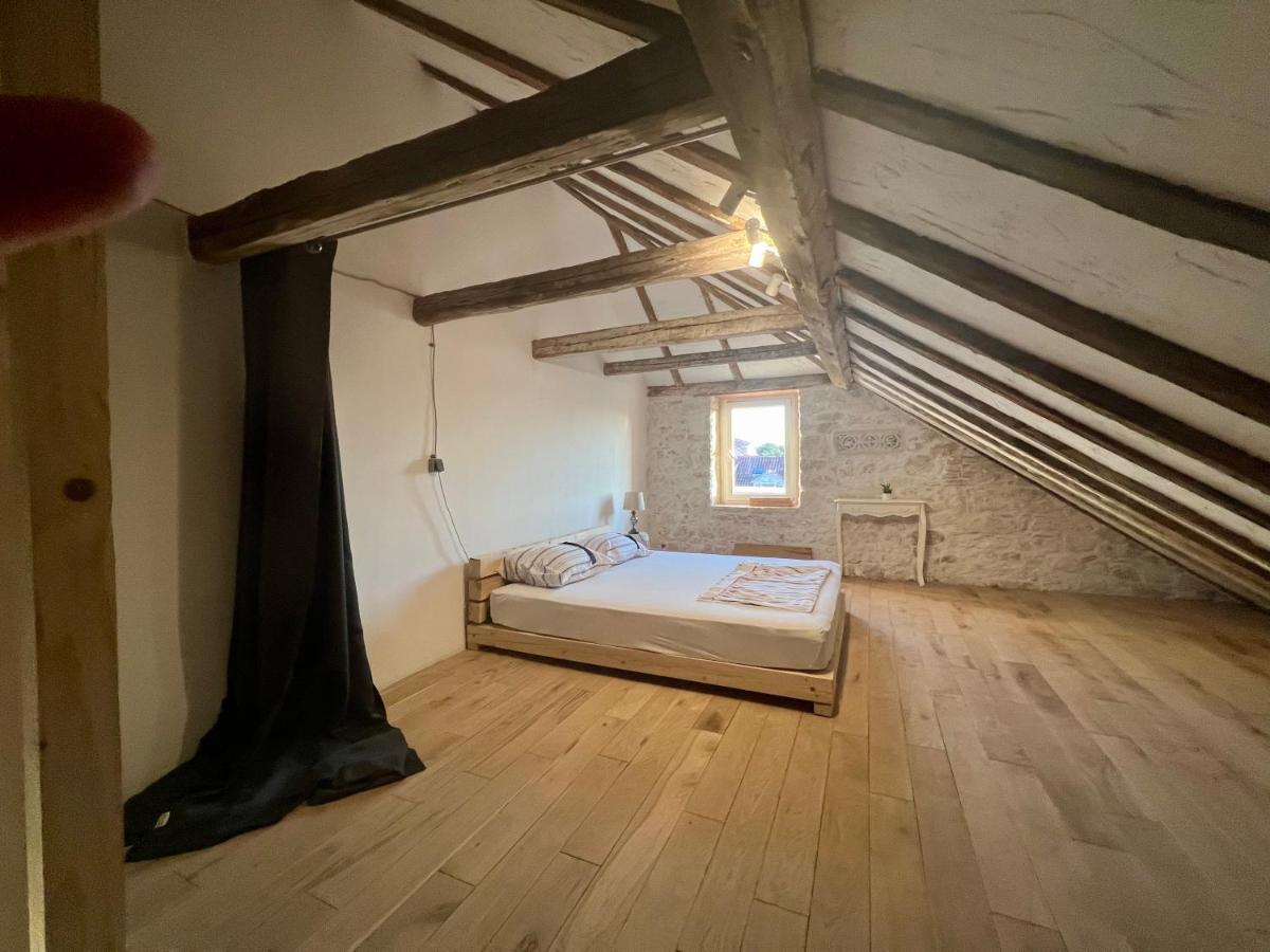 Palazzo Di Toma Leilighet Milna  Eksteriør bilde