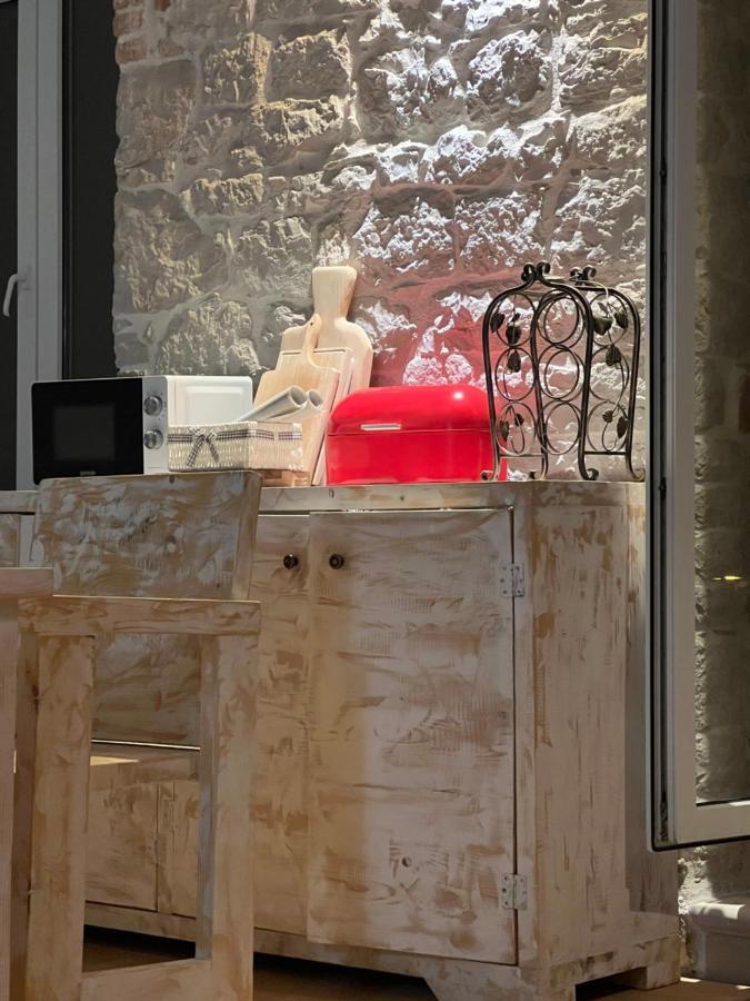 Palazzo Di Toma Leilighet Milna  Eksteriør bilde