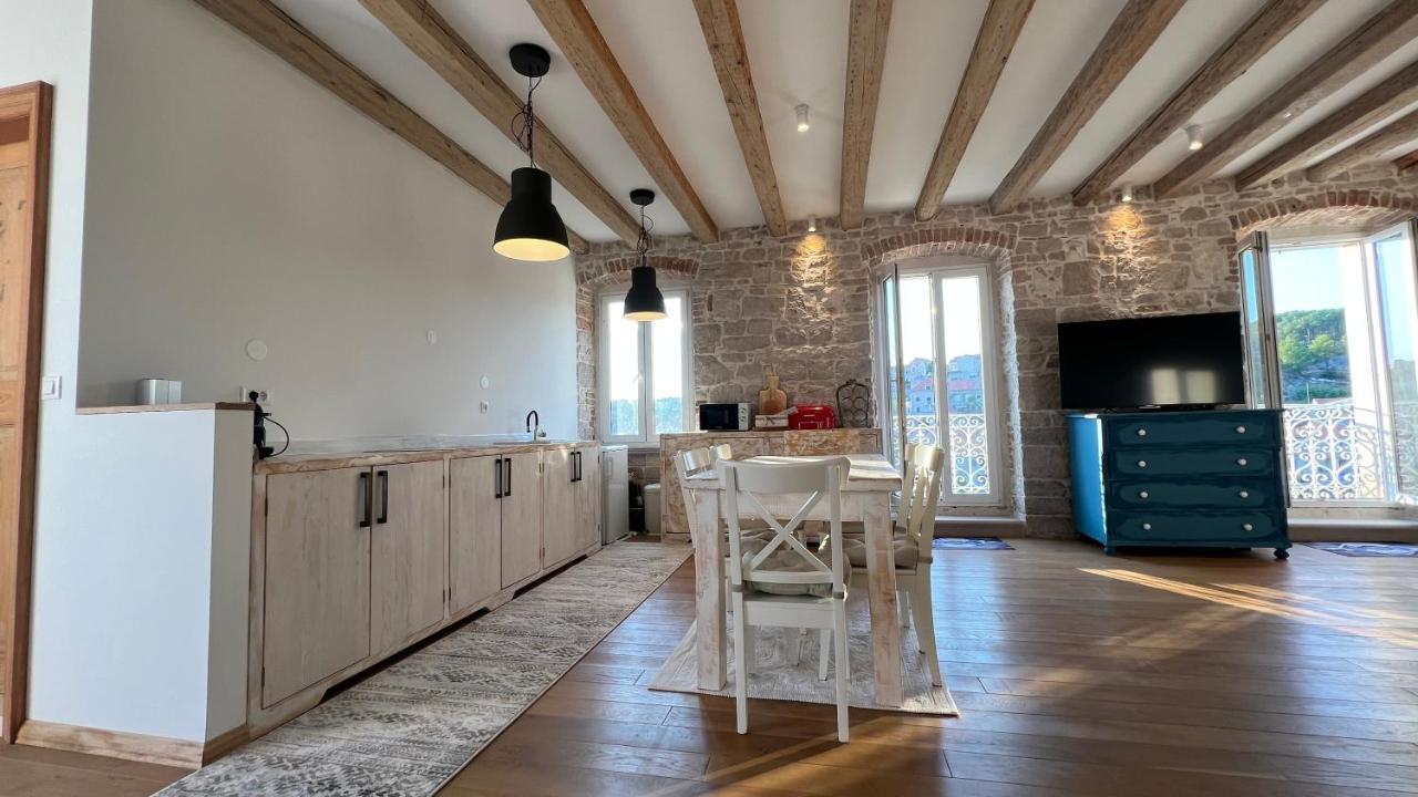 Palazzo Di Toma Leilighet Milna  Eksteriør bilde